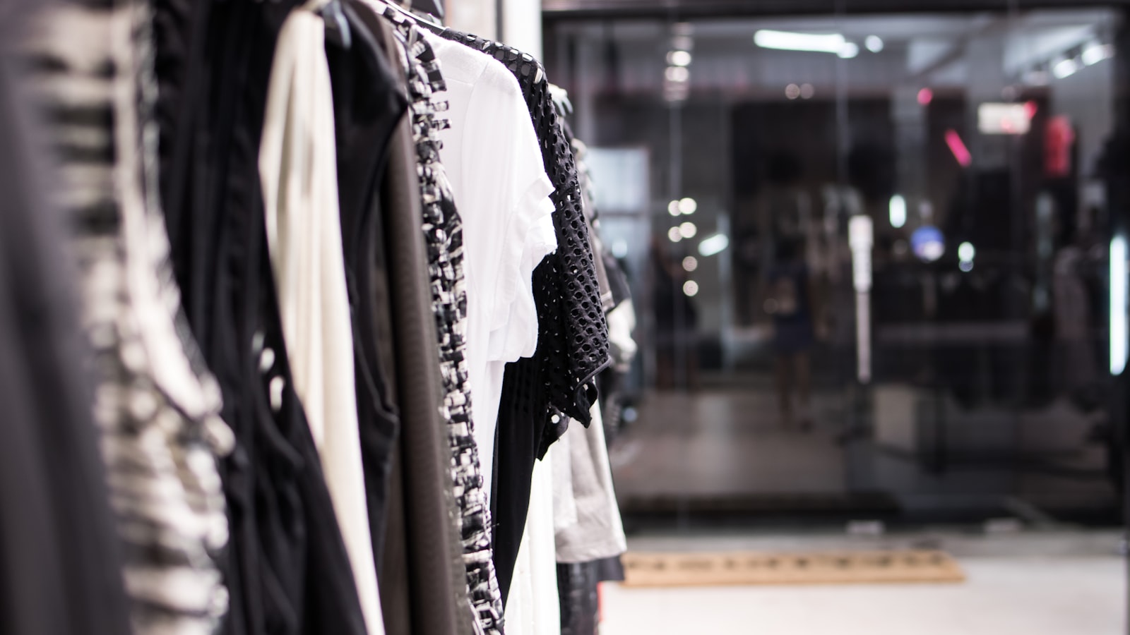 Caisse pour boutique de vêtements : le guide 2026