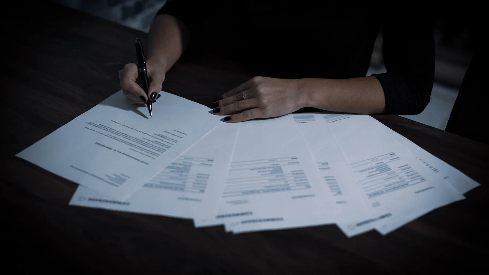 La fin de mois : ventes par taux d'un côté, factures d'achat de l'autre