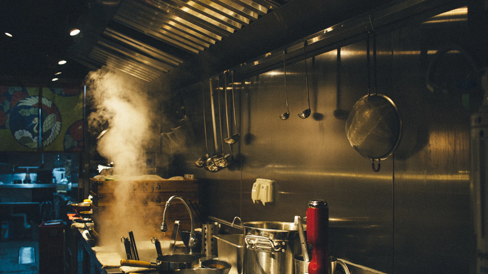 Une cuisine professionnelle s'achète dans un ordre précis, et l'extraction passe avant les fourneaux