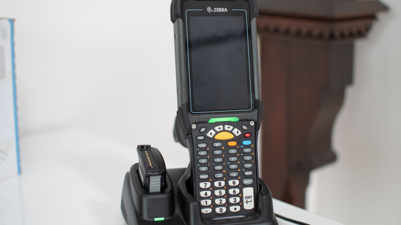 Lecteur de codes-barres : scanner un produit au comptoir
