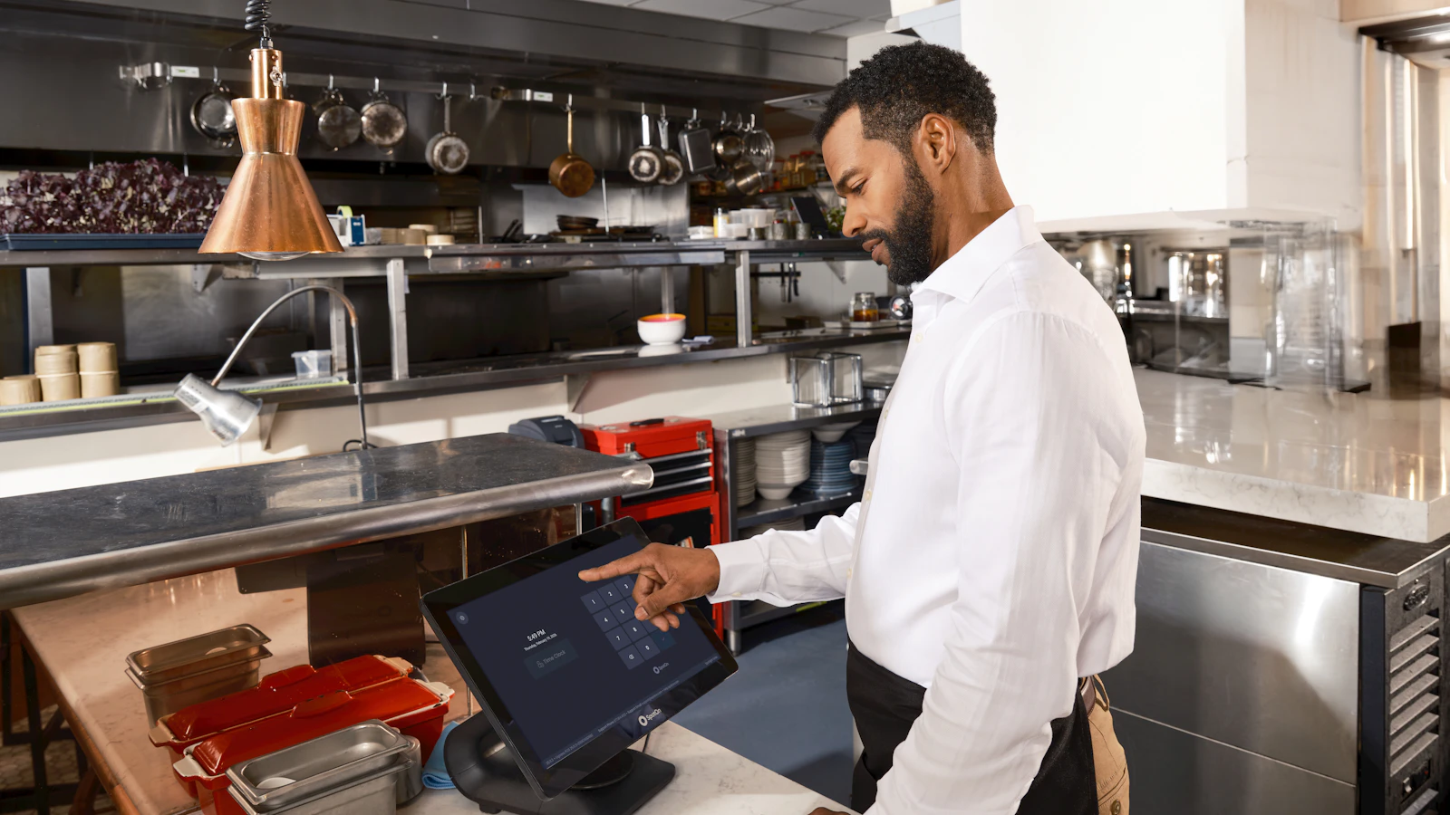 Une tablette par plateforme : le comptoir se remplit, le stock ne suit pas