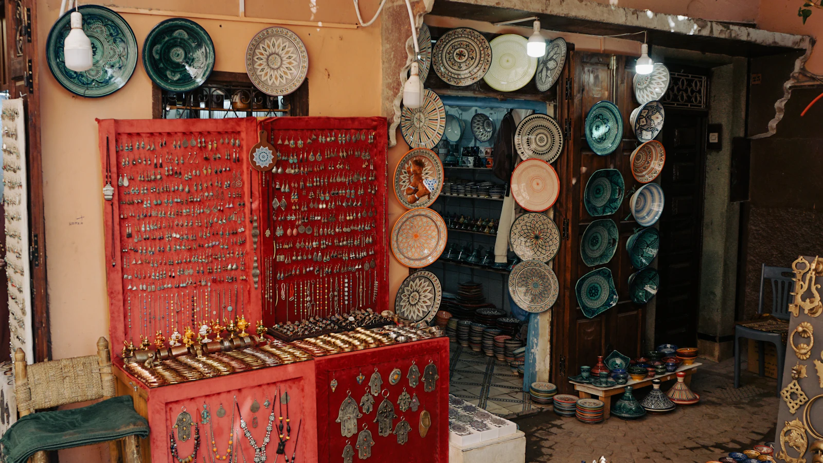 Local taxes for a Moroccan shop: what should the budget anticipate?